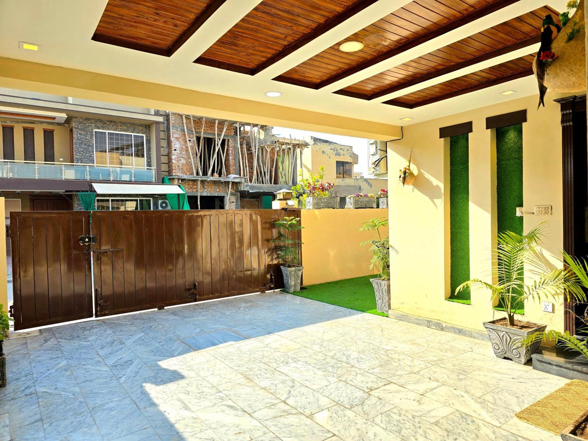 The Millenial Apartments & Suites Bahria Town Rawalpindi Room photo